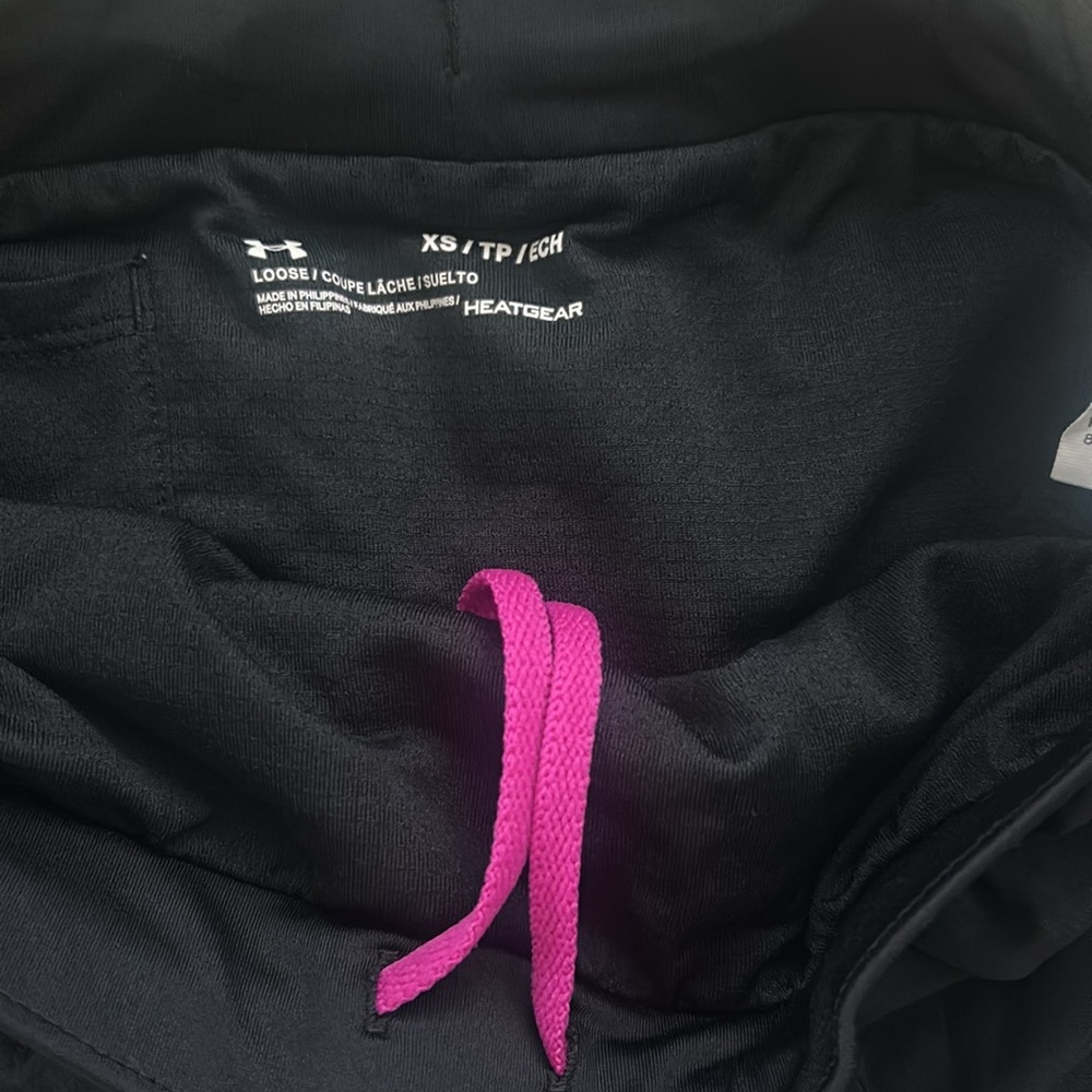 Under Armour Women’s XS Black and Magenta Shorts - Picture 3 of 3